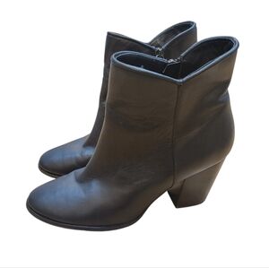 Thursday "Everyday" Black Leather Heeled Boots Size 9.5 Women's